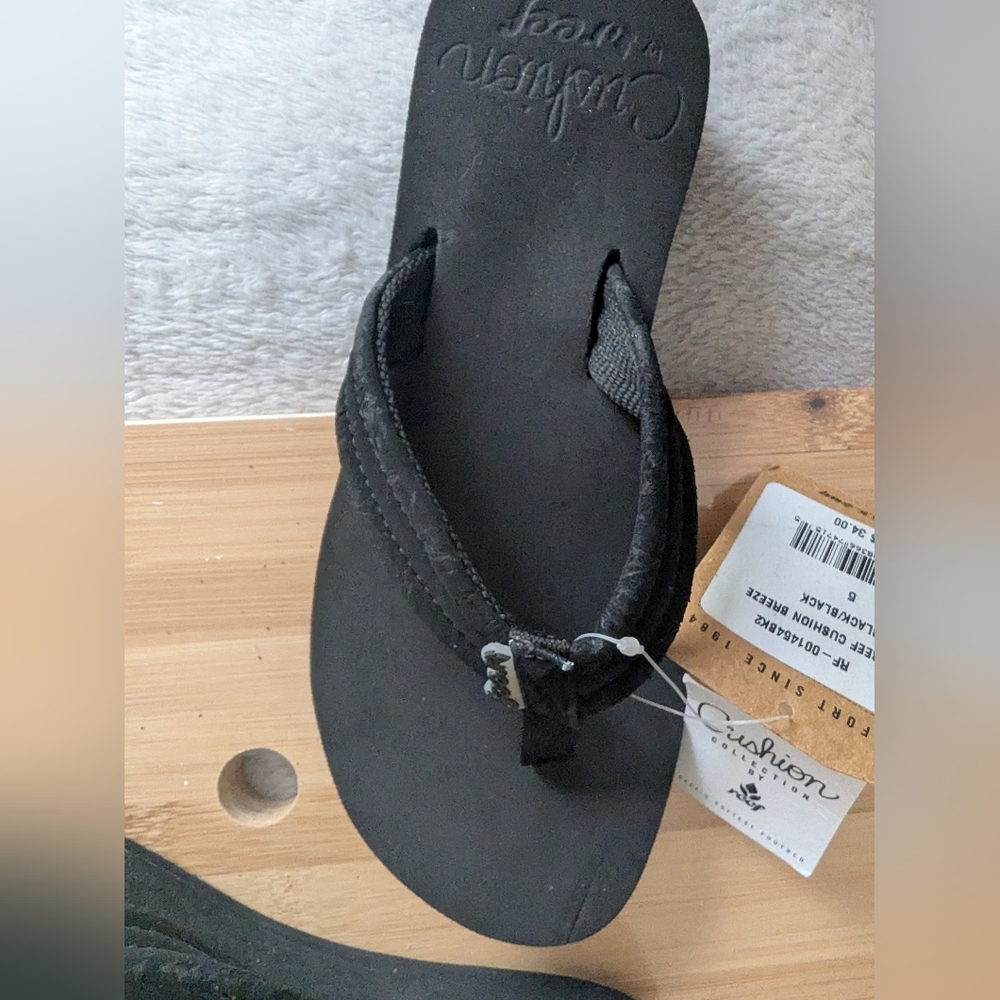 Reef Women’s Cushion Breeze Sandals - Black - Size 5 - Picture 6 of 8
